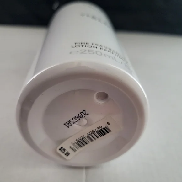 Victoria's Secret Very Sexy Oasis Lotion - Picture 3 of 3